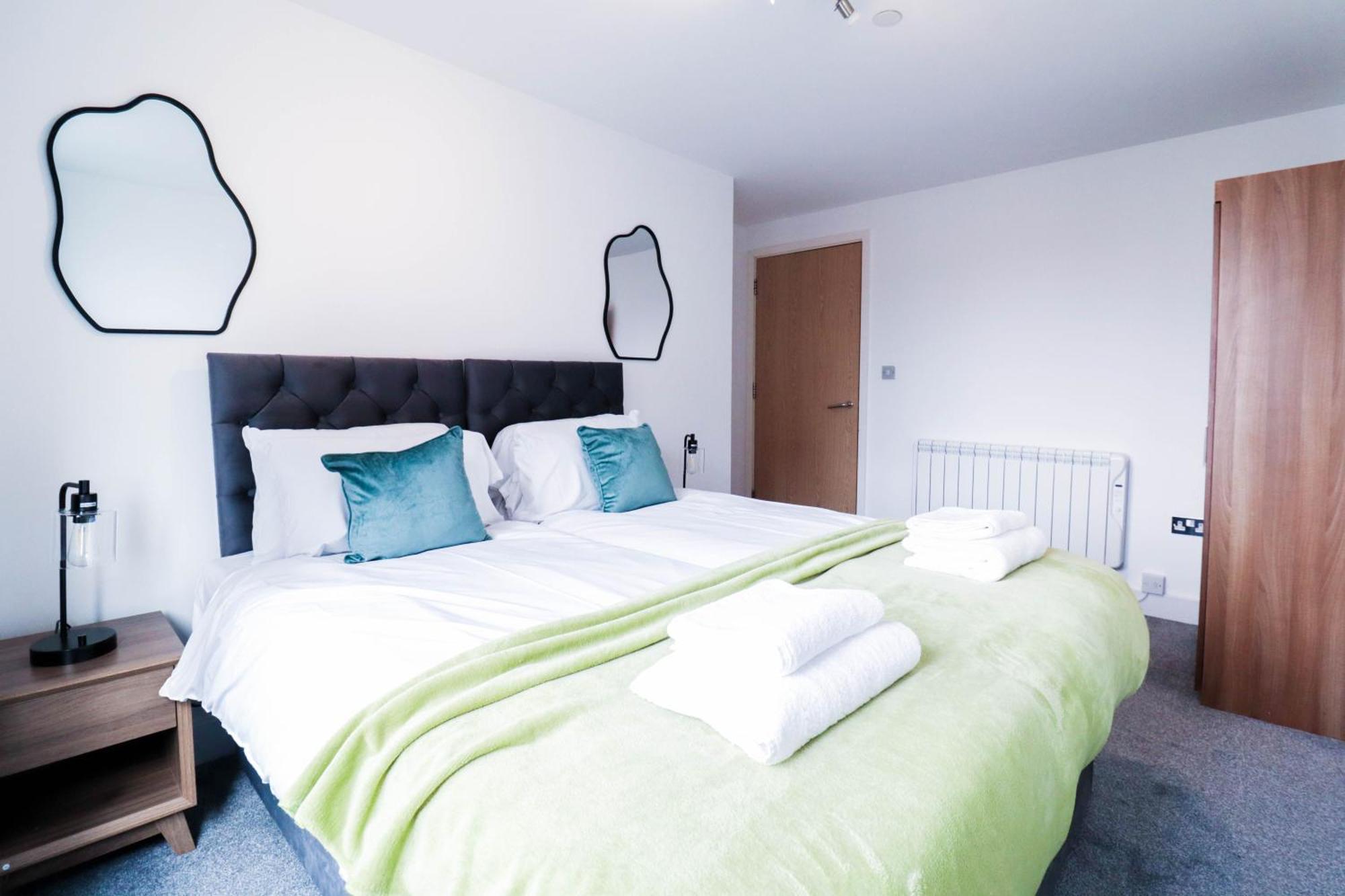 Apartment Spacious And Sunny Flat L River Balcony View ! London